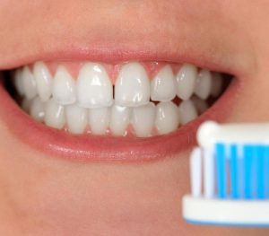 Keeping Your Gums Healthy- Swollen Or Bleeding Gums - glenroy dentist