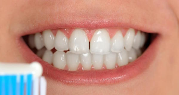 Keeping Your Gums Healthy- Swollen Or Bleeding Gums - glenroy dentist